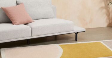 quelle couleur de tapis avec un canapé gris - Touslescanapes.com